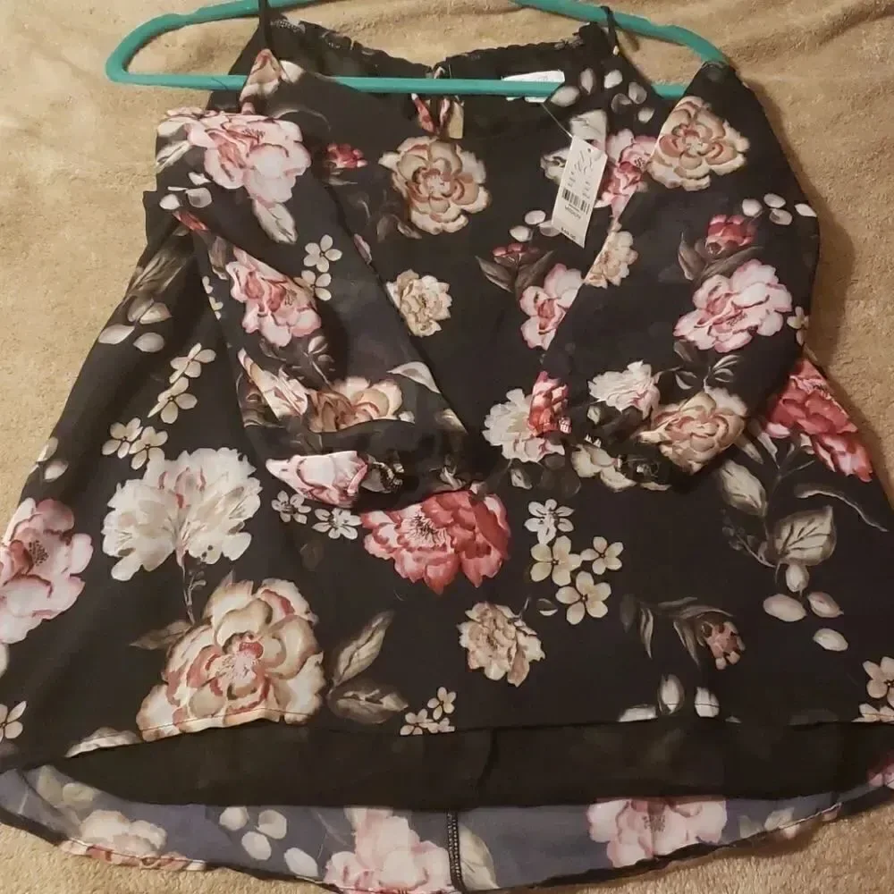 NEW York & Company blouse. Medium. Floral.